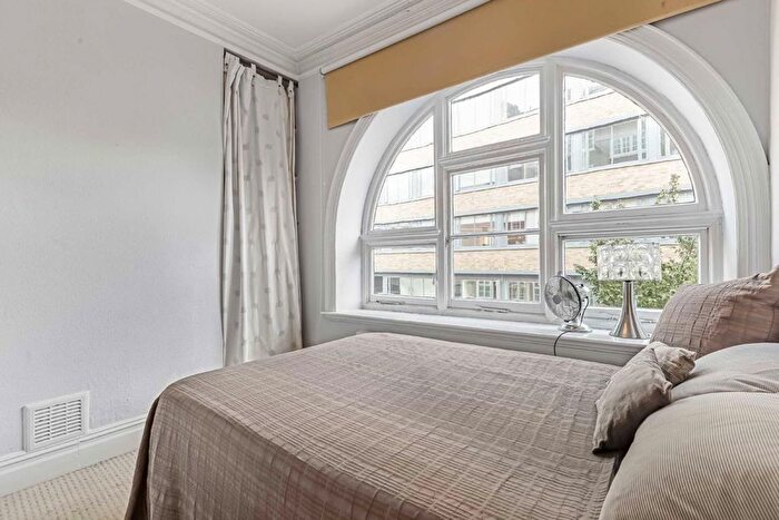 1 Bedroom Flat To Rent In Bernard Street, London, WC1N