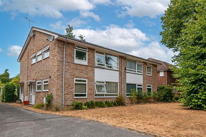 2 Bedroom Maisonette For Sale In C Park Road, Redhill, RH1