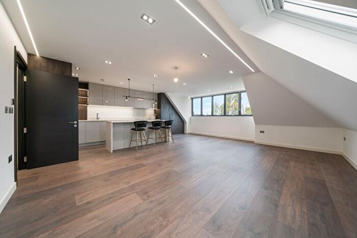 2 Bedroom Apartment To Rent In Sharel Court, The Ridgeway, London, NW11