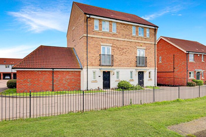 4 Bedroom Town House For Sale In Markhams Close, Basildon, Essex, SS15