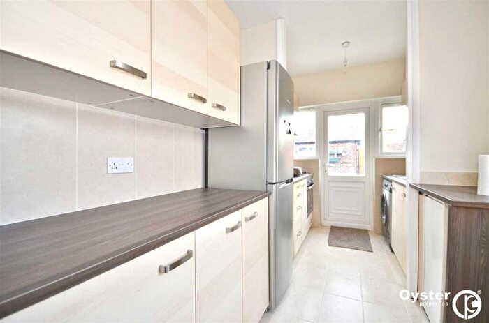 3 Bedroom Semi-Detached House To Rent In Milton Grove, London, N11