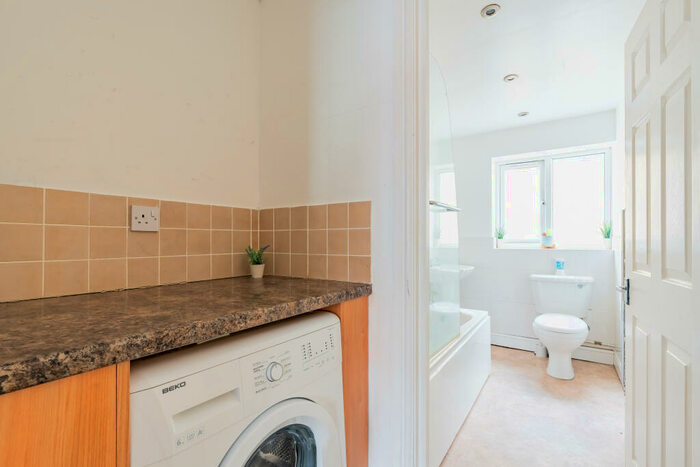1 Bedroom Flat For Sale In Springfield Avenue, Shirehampton, Bristol, BS11