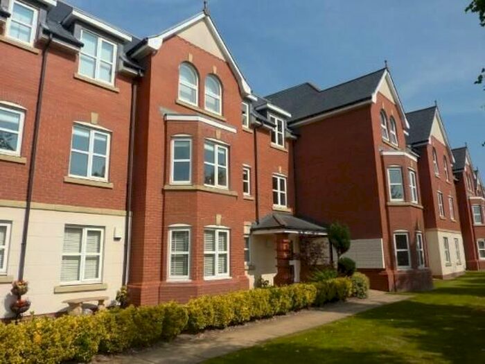 2 Bedroom Flat To Rent In Woodlands View, Lytham St. Annes FY8