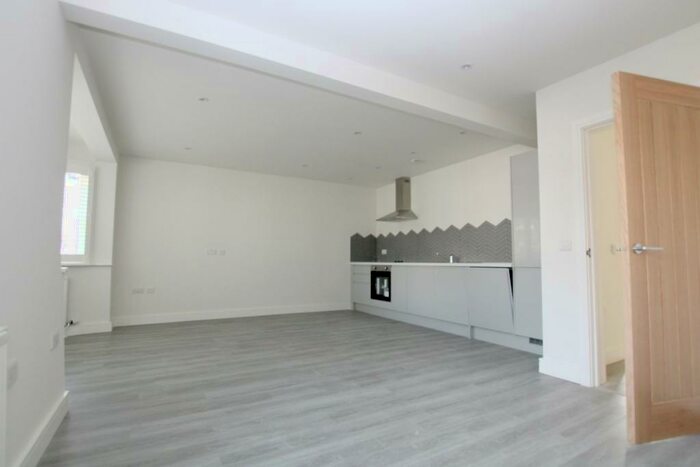 2 Bedroom Flat To Rent In Park Avenue North, Willesden Green, NW10