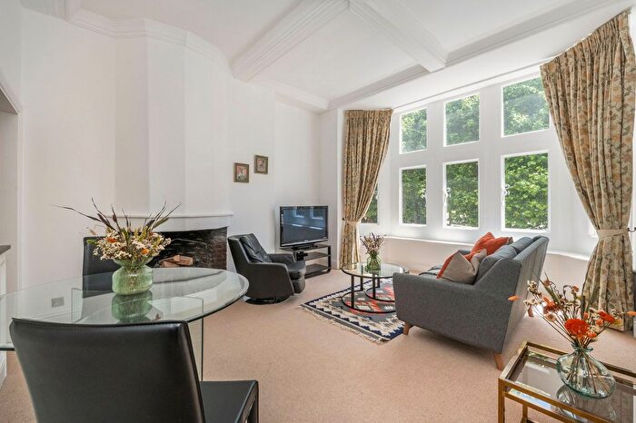 1 Bedroom Flat To Rent In Embankment Gardens, London, SW3