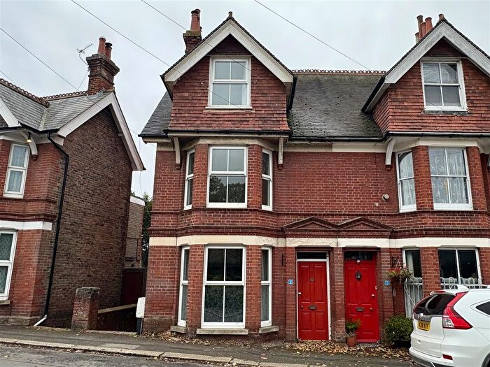 4 Bedroom Semi-detached House For Sale In Western Road, Hailsham, BN27