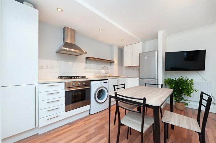 1 Bedroom Flat For Sale In Cazenove Road, London, N16