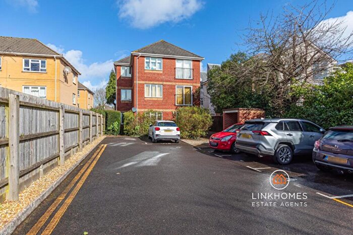 2 Bedroom Apartment For Sale In Richmond Park Road, Bournemouth, BH8