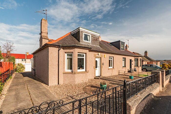3 Bedroom Semi Detached Bungalow For Sale In Pendreich Drive, Bonnyrigg, EH19