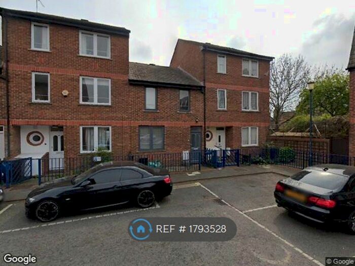 3 Bedroom Terraced House To Rent In Grand Union Crescent, London, E8