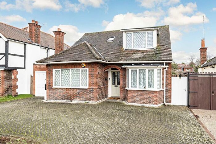 4 Bedroom Detached House For Sale In Darby Crescent, Sunbury-On-Thames, TW16