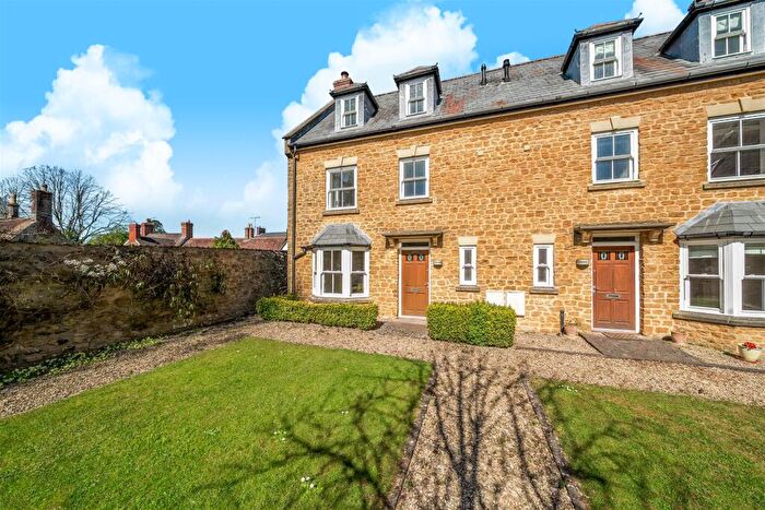 3 Bedroom Semi-Detached House For Sale In Digby Road, Sherborne, DT9