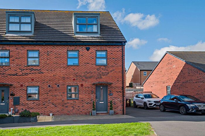 3 Bedroom End Of Terrace House For Sale In Haydock Avenue, Castleford, West Yorkshire, WF10