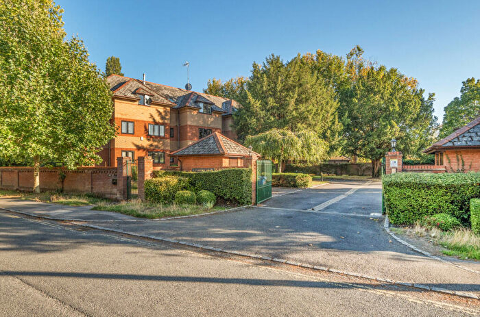 2 Bedroom Apartment For Sale In Derek Road, Maidenhead, Berkshire, SL6