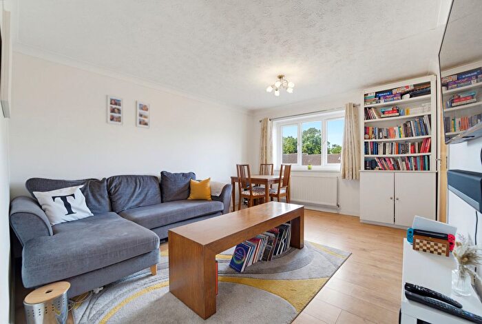 2 Bedroom Flat To Rent In Peplow Close, West Drayton, UB7
