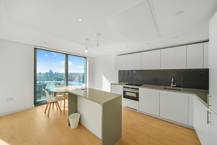 2 Bedroom Flat To Rent In Landmark Pinnacle, Marsh Wall, E14