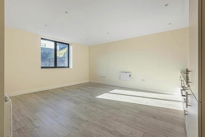 2 Bedroom Flat To Rent In Anne Boleyn House, Cheam, Sutton, SM3