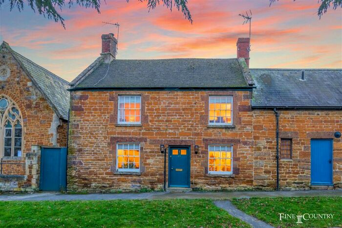 2 Bedroom Cottage For Sale In Lyddington, LE15