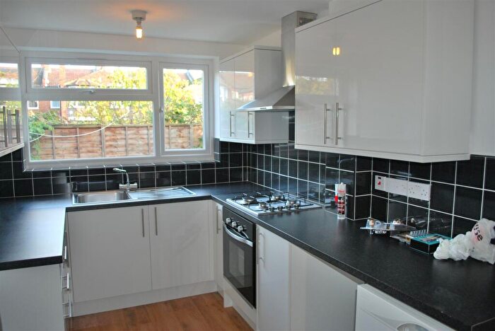 3 Bedroom Terraced House To Rent In Graham Road, Harringay, London, N15