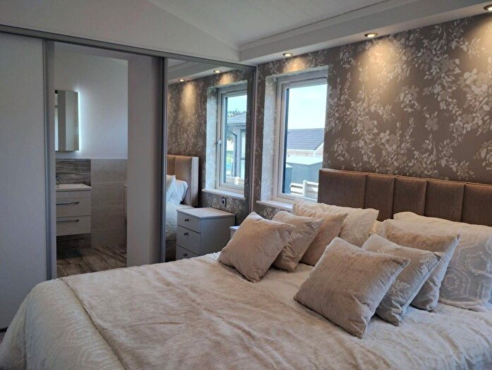 2 Bedroom Park Home For Sale In Kingsmead Park, Allhallows, Rochester, ME3