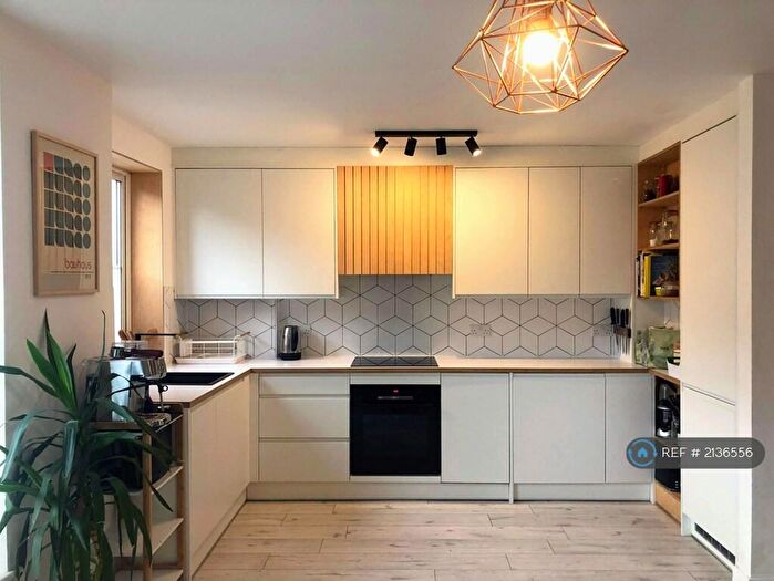 2 Bedroom Flat To Rent In Hackney Road, London, E2