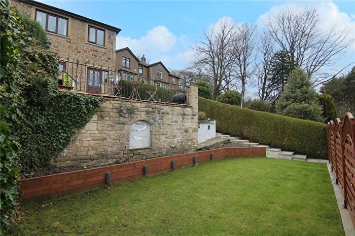 3 Bedroom End Of Terrace House For Sale In Dale View, Steeton, BD20