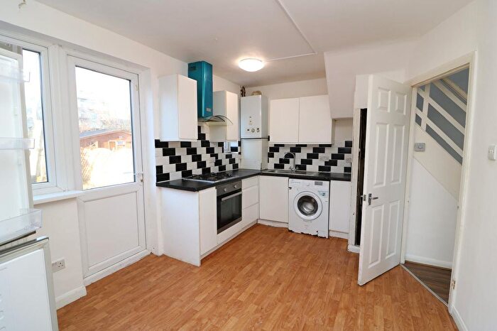 3 Bedroom Semi Detached House To Rent In Kingswood Drive, Carshalton, SM5