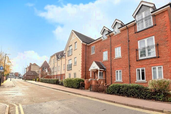2 Bedroom Apartment To Rent In Whinbush Road, Hitchin, SG5