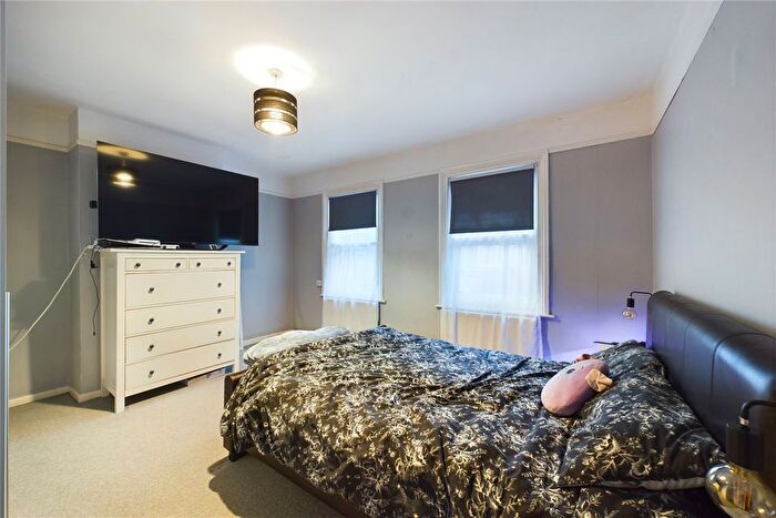 3 Bedroom Terraced House For Sale In Donnington Road, Reading, Berkshire, RG1