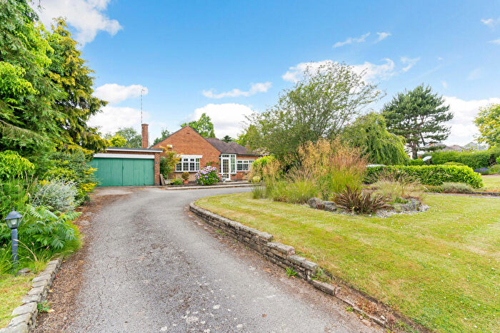 4 Bedroom Bungalow For Sale In Station Road, Warwick, CV35