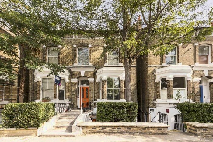 2 Bedroom Flat To Rent In Gauden Road, London, SW4