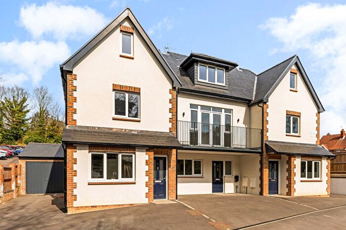 3 Bedroom Town House For Sale In Barford Lane, Churt, GU10