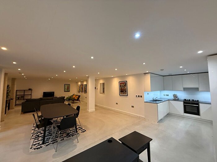 2 Bedroom Flat To Rent In Wandsworth Road, London, SW8