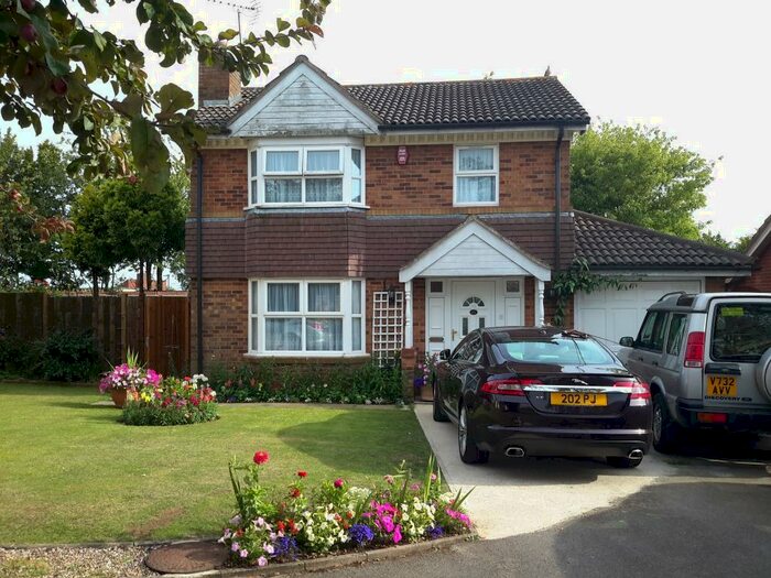 3 Bedroom Detached House To Rent In Rushall Green, Luton, LU2