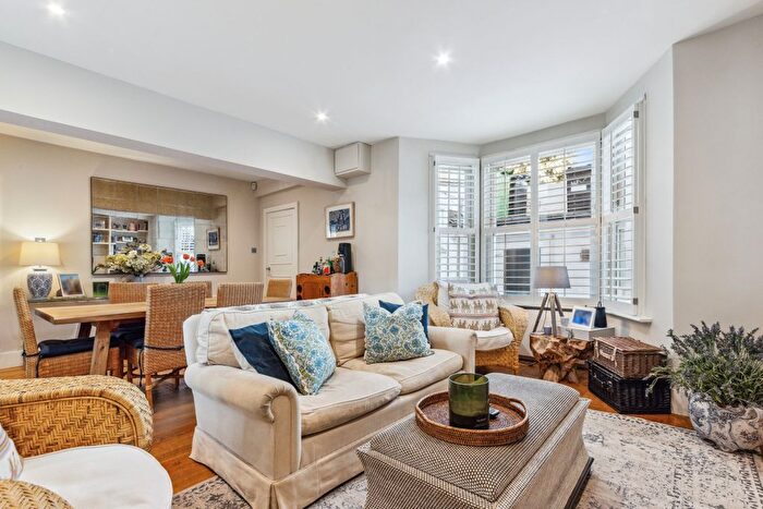 2 Bedroom Flat To Rent In Rockley Road, London, W14