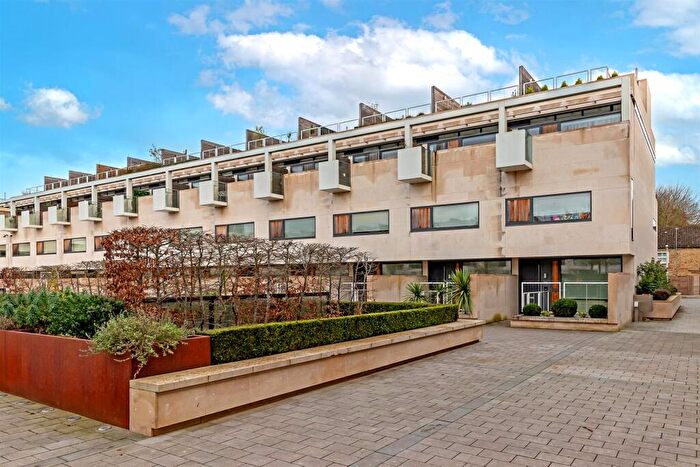 4 Bedroom House For Sale In Gabriel Square, St. Albans, AL1