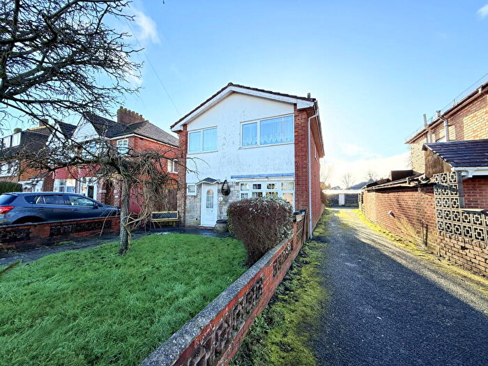 4 Bedroom Detached House For Sale In Newborough Road, Shirley, B90