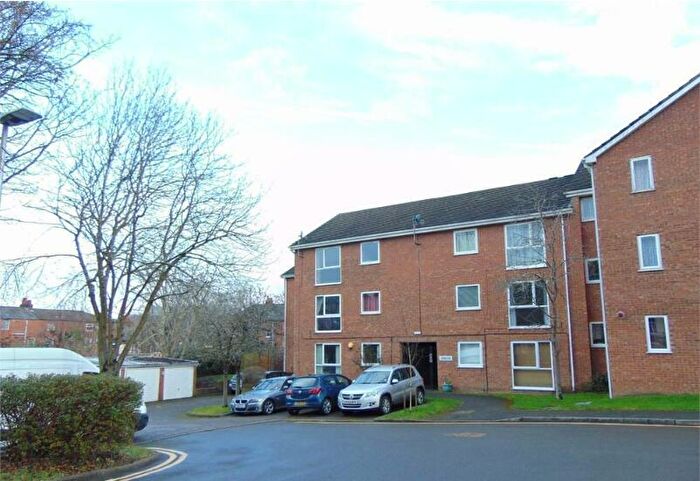 2 Bedroom Apartment To Rent In Epping Close, Reading, Berkshire, RG1