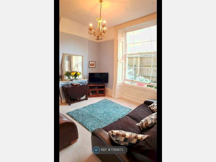 1 Bedroom Flat To Rent In Regency Court, London, SE19