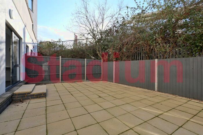 Studio To Rent In Drayton Park, London, - Epc Rating D, N5