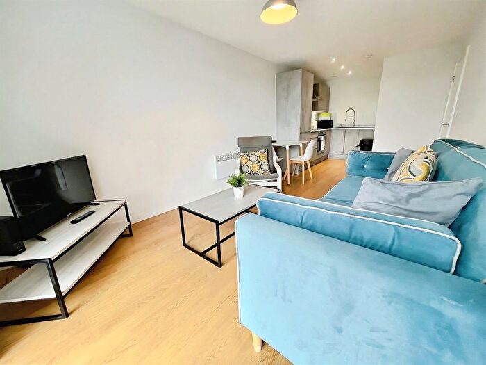 2 Bedroom Flat To Rent In Atkinson Street, Hunslet, Leeds, West Yorkshire, Uk, LS10
