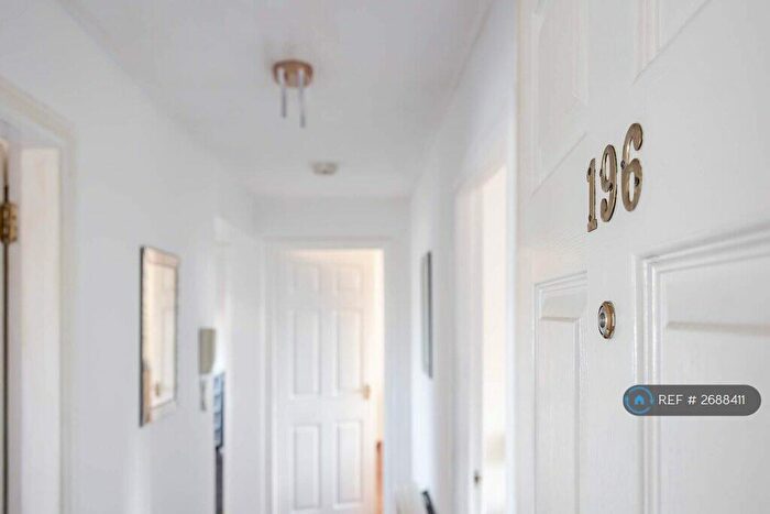 2 Bedroom Flat To Rent In Waverley Crescent, Livingston, EH54