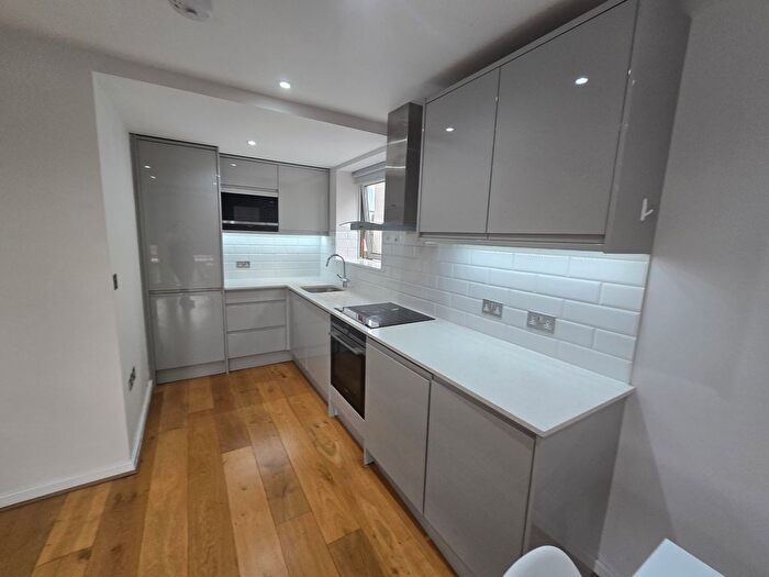 2 Bedroom Flat To Rent In Great Suffolk Street, Borough, SE1