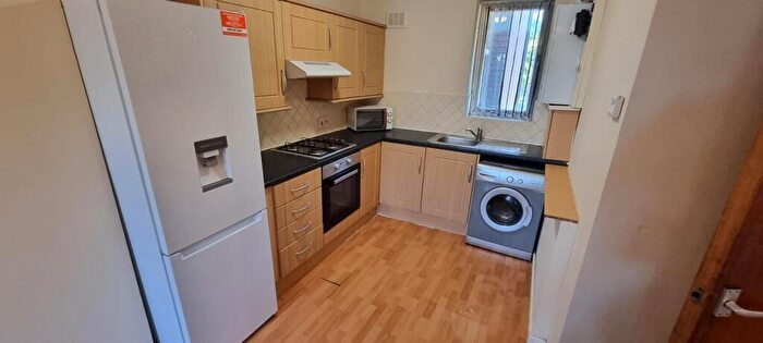 1 Bedroom Flat To Rent In Minster Court, Liverpool, L7