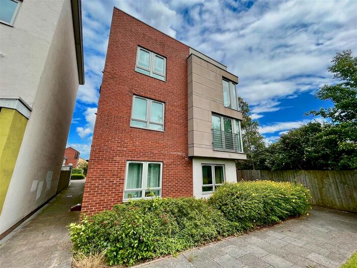 2 Bedroom Flat To Rent In March Courtyard, Gateshead, NE8