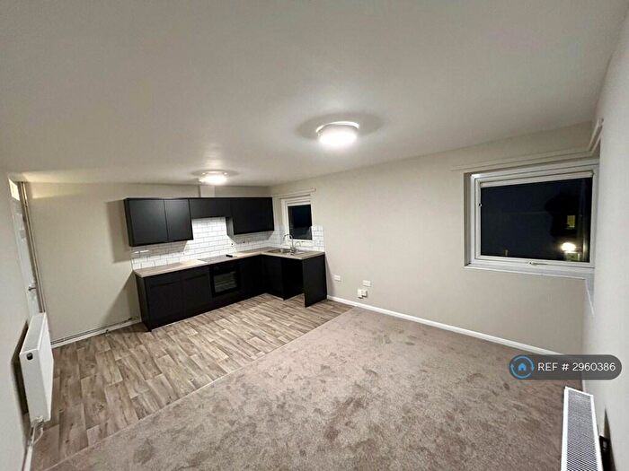 3 Bedroom Flat To Rent In Orchard, Northfleet, DA11