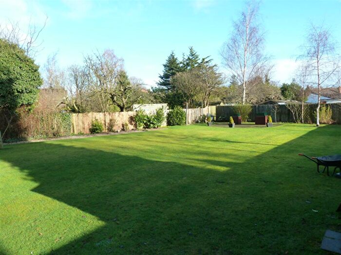 2 Bedroom Apartment For Sale In St. Agnes Road, Moseley - Top Floor Two Bedroom Converted Apartment In Premium Moseley Location With No Chain!!, B13