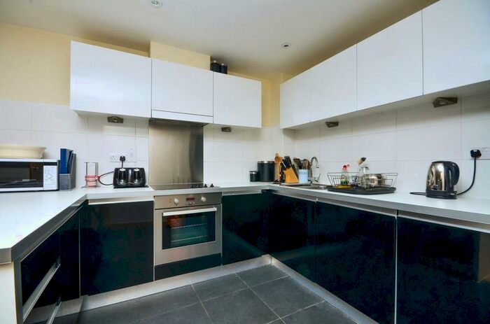 2 Bedroom Flat To Rent In The Bars, Guildford, , Guildford, GU1