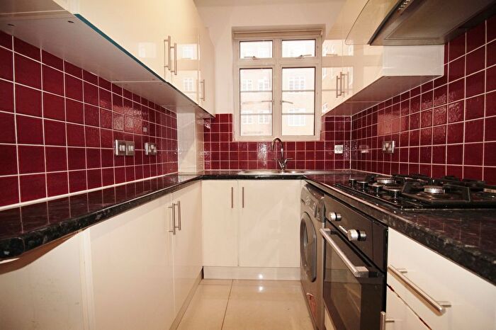 2 Bedroom Flat For Sale In Latymer Court, Hammersmith Road, Hammersmith, W6