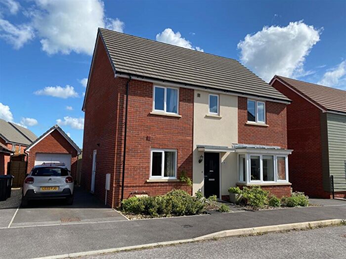 4 Bedroom Detached House To Rent In Gibson Place, Longhedge, Salisbury, SP4